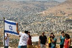 israelis with flag of israel